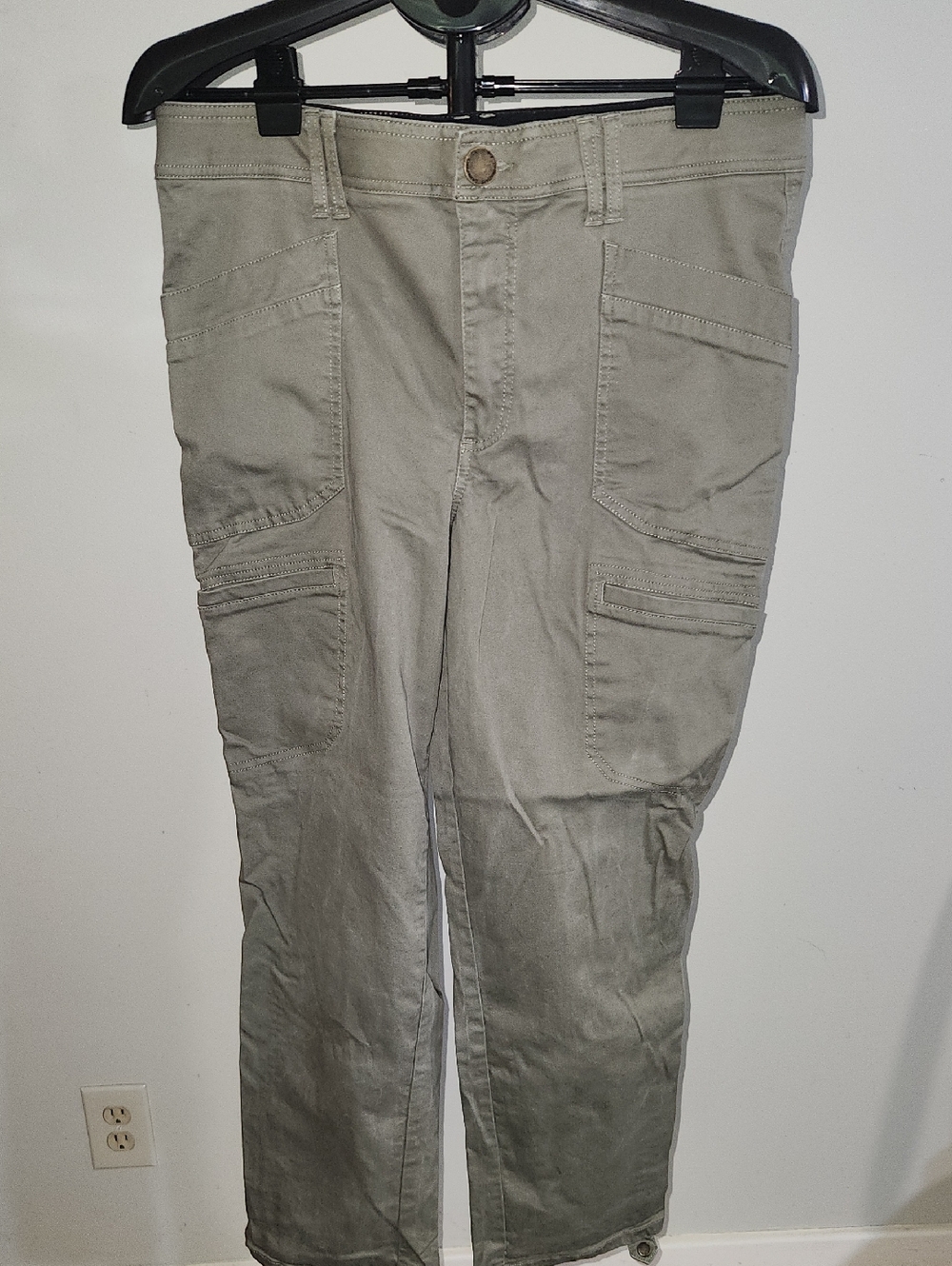 NWOT Democracy Women's Cargo Pants in Olive Gray. Size 16.